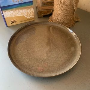 Luzerne, handcrafted 2209, rustic round plate Chestnut Green color.